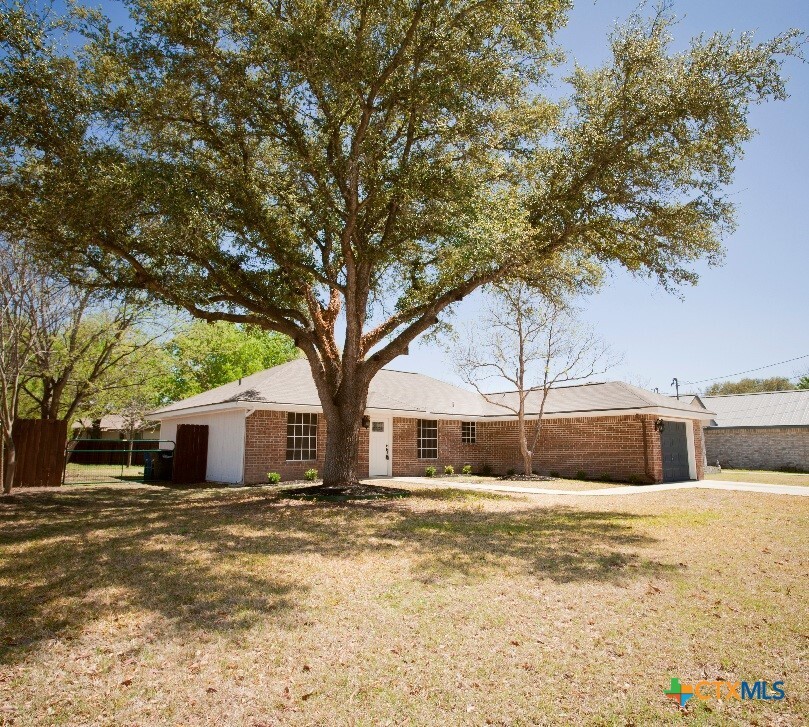 Foto principal - 927 Lipan Dr