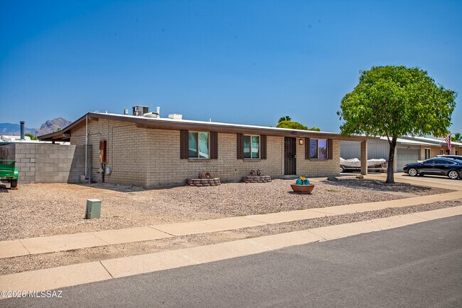 Foto del edificio - 7660 N Nathan Hale Ave