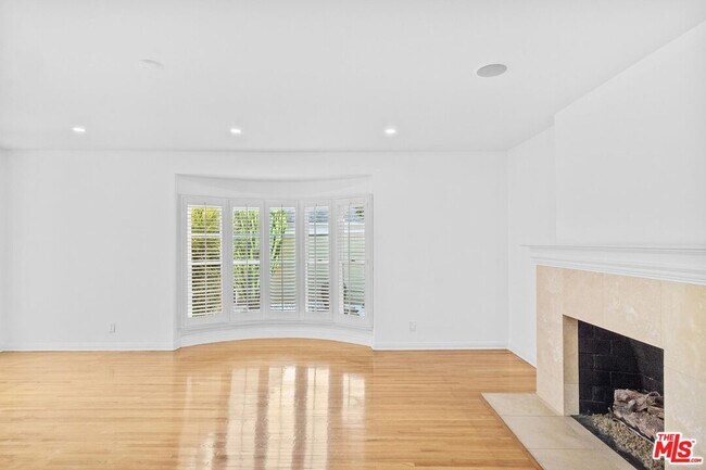 Foto del edificio - 920 Carrillo Dr