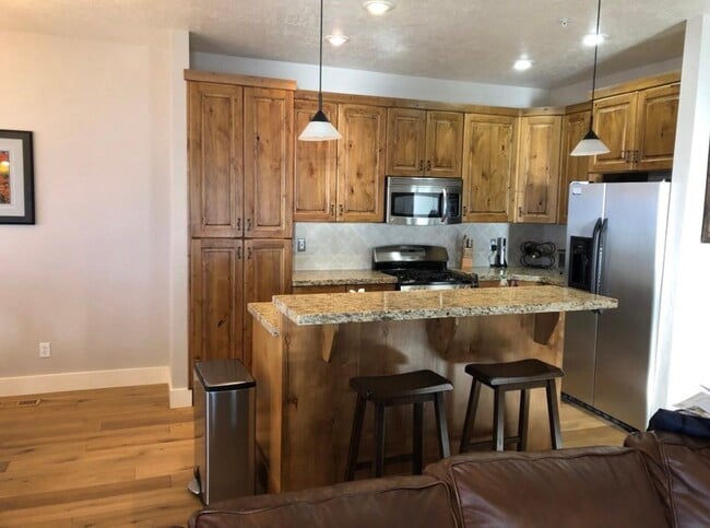 Building Photo - 1975 Paddington Dr