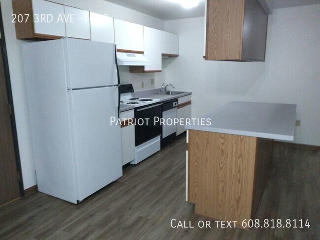 Building Photo - 2 bedroom/ 1.5 bath Apartment in Monroe, WI