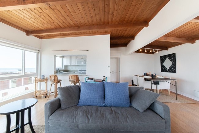 Living room - 120 7th St