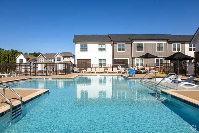 Pool - Townhomes at Bridlestone