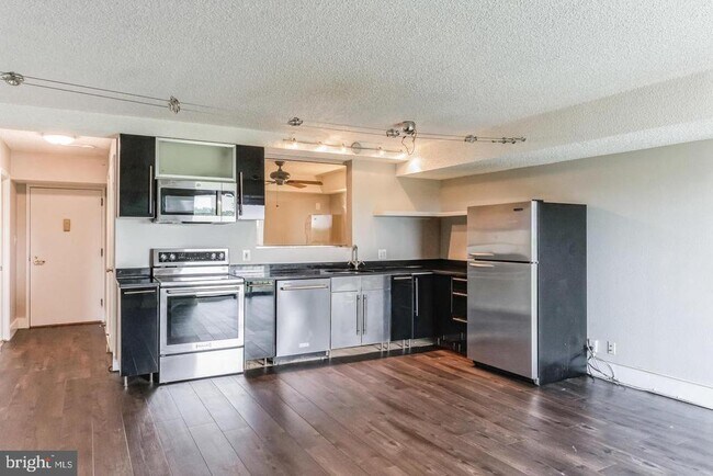 Foto del edificio - 3800 Powell Ln
