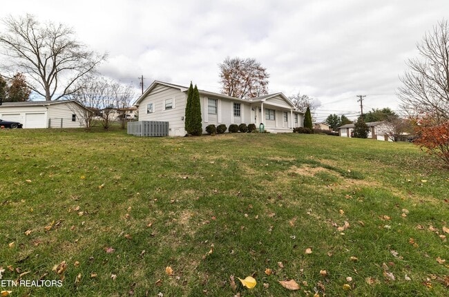 Photo - 2601 Shropshire Blvd House