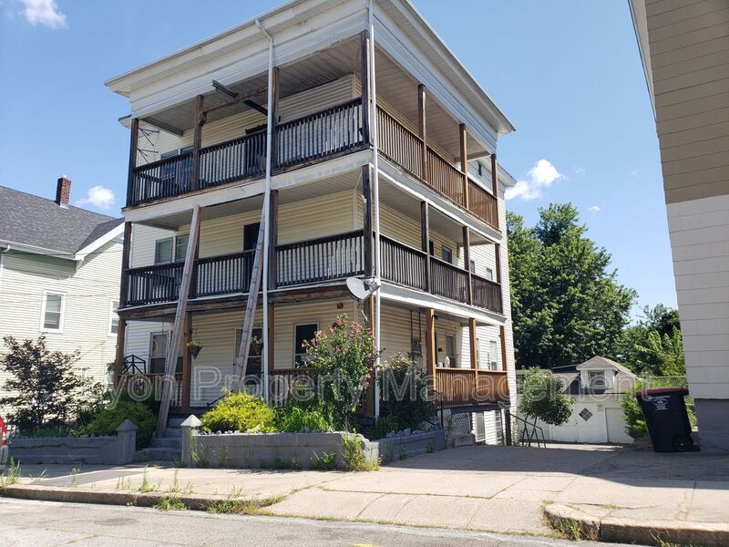 35 1st Ave Unit 2nd floor, Woonsocket, RI 02895 Condo for Rent in