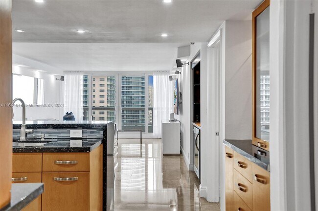 Building Photo - 1717 N Bayshore Dr