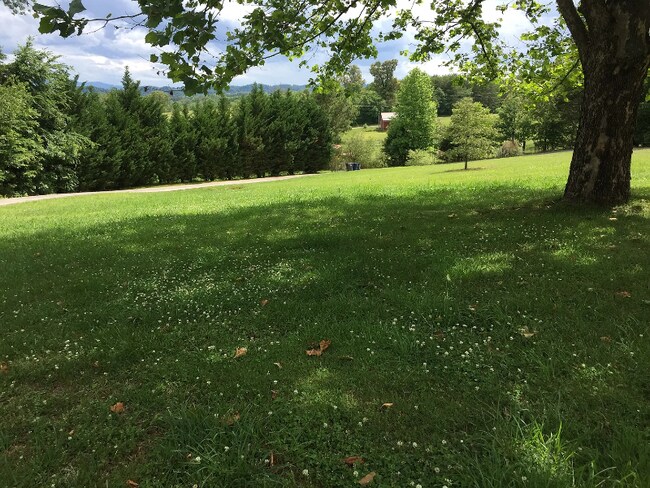 Building Photo - 148 Rolling Acres Way