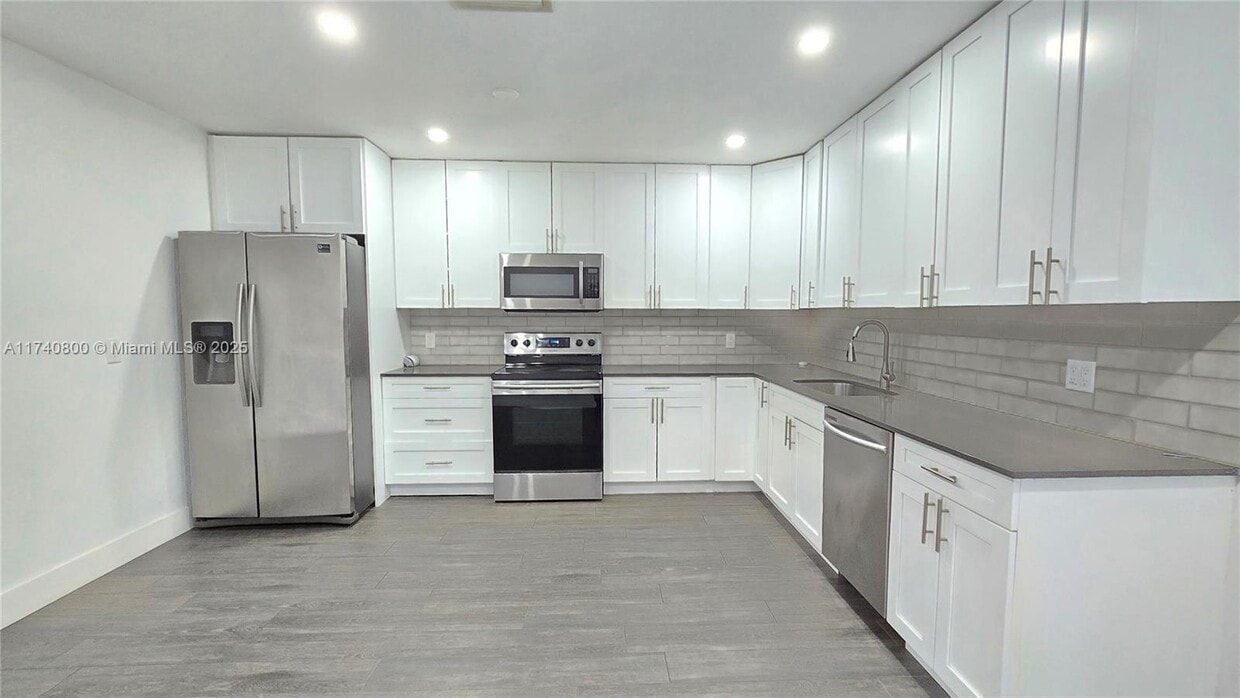 Foto principal - 3805 NW 78th Ter