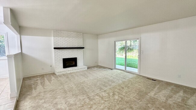 Building Photo - $2,495 Herndon & Willow 4 Bedroom - N. Win...