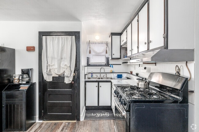 Interior Photo - 113 Clark St