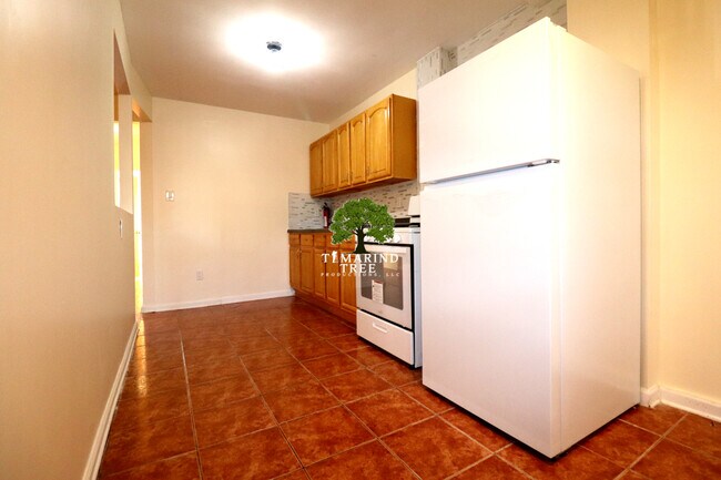 Building Photo - 1332 E 55th St