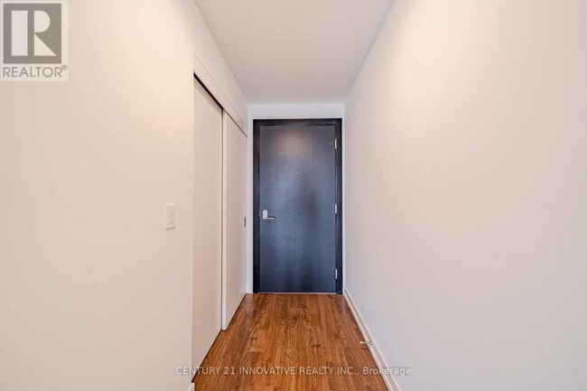 Photo du bâtiment - 15 Wellington St S