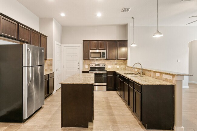Foto del edificio - Beautiful 3 Bedroom Duplex Located in New Braunfels, Texas!
