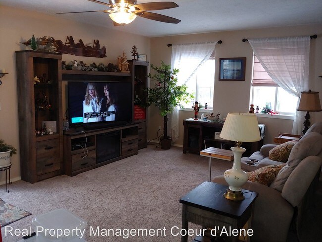 Building Photo - 3 br, 2 bath House - 821 Cheyenne Ct.