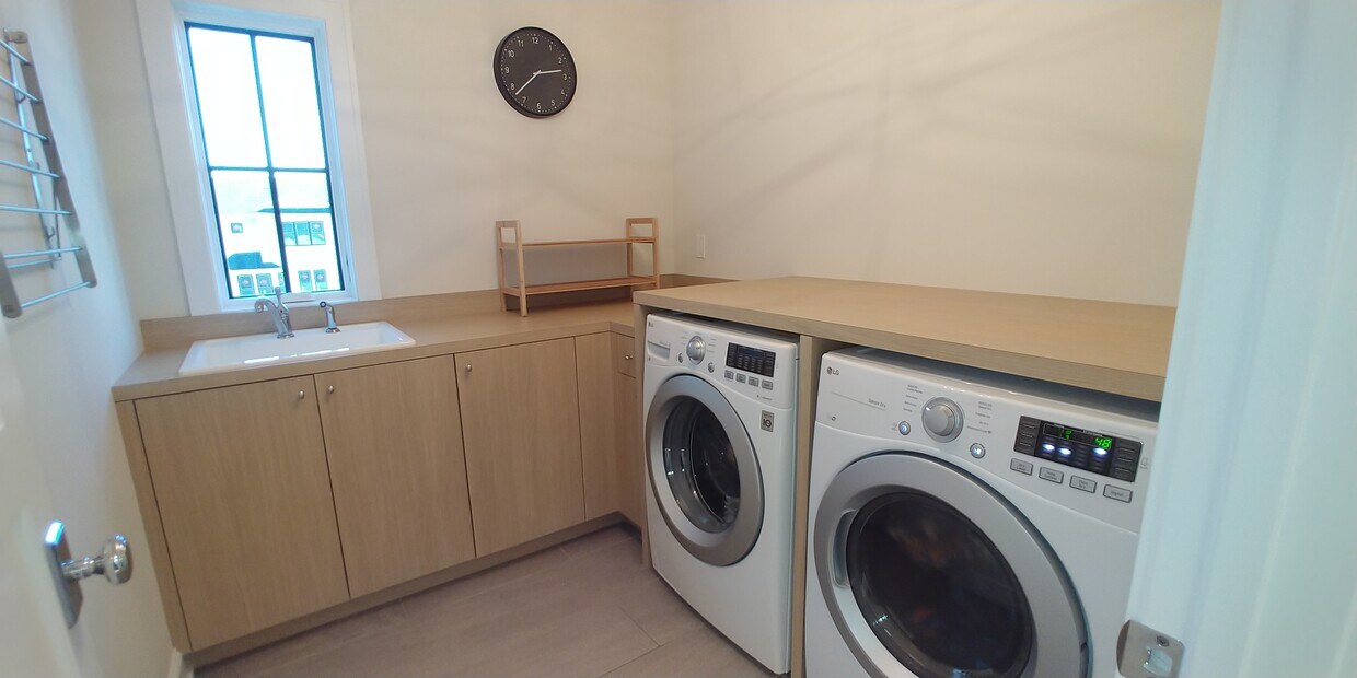 Building Photo - 6105 Kellogg Ave