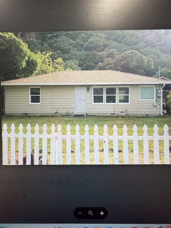 Building Photo - 4163 Oakwood Dr