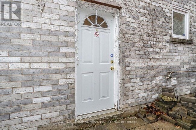 Building Photo - 132 Larratt Ln