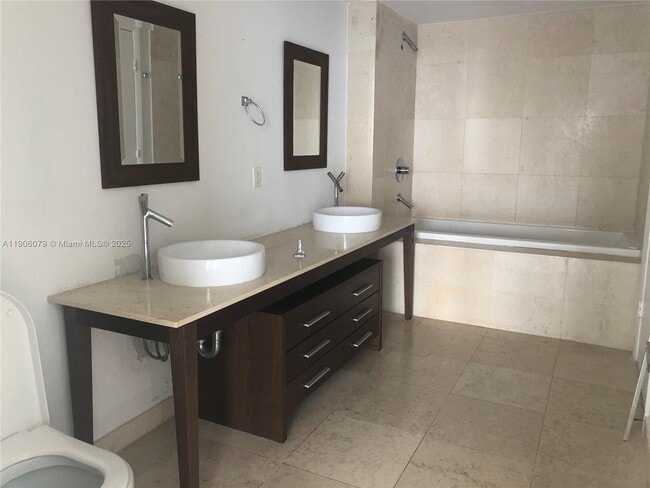 Foto del edificio - 495 Brickell Ave