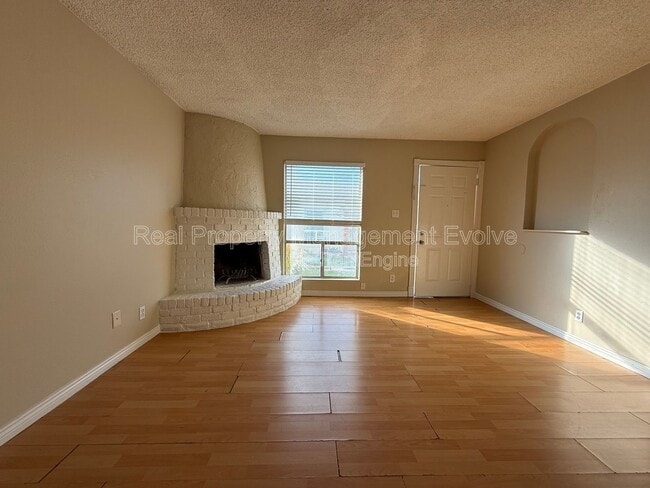 Foto del edificio - 8010 E Oak St