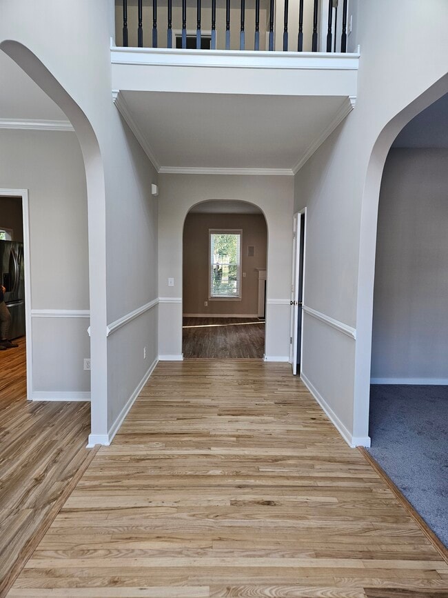 FOYER - 919 Middle Ground Ave