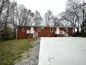 Building Photo - 896 Locust Dr