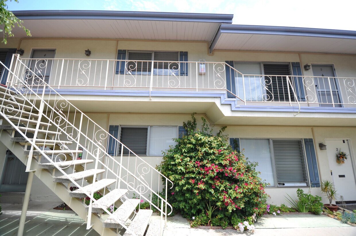 Foto principal - 121 W Arrellaga St