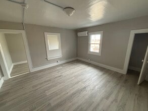 Building Photo - 14 E 6th Ave