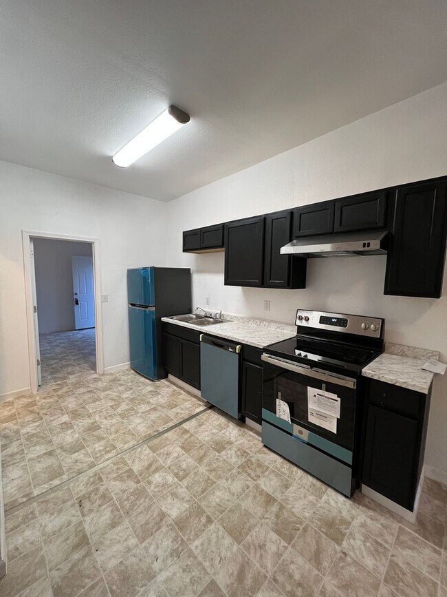 Foto del edificio - Cute Spacious 1 bedroom 1 bath available now