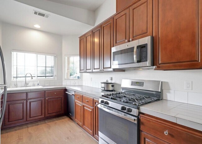 Foto del edificio - 1549 Cheshire Ct