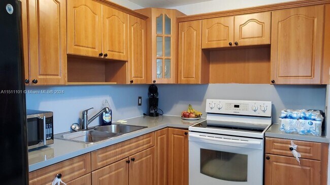 Foto del edificio - 10024 SW 14th St
