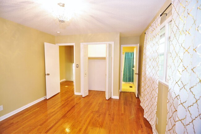 Foto del edificio - 2221 Euclid Rd NW