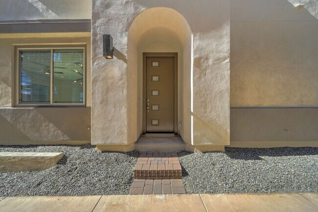 Foto del edificio - 7439 E Conquistadores Dr