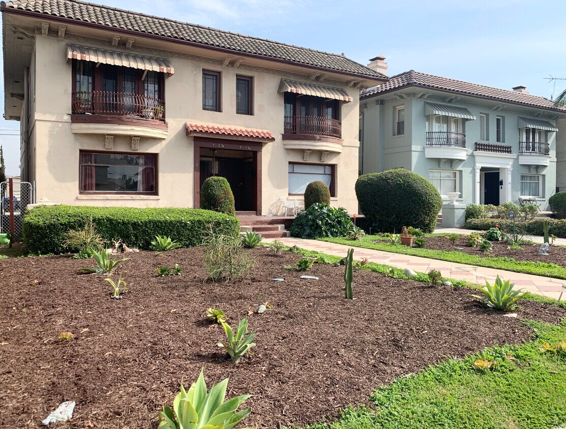 Front - 1512 6th Ave