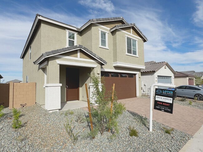 Foto del edificio - NEW 6 BEDROOM 3 BATHROOM HOME AVILABLE FOR RENT!