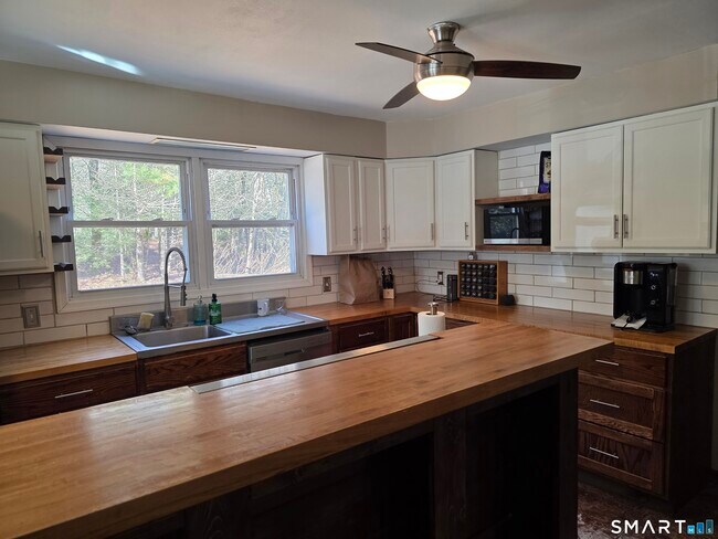 Foto del edificio - 61 N Shore Rd