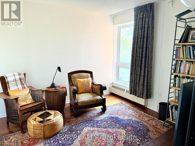 Photo du bâtiment - 373-373 Laurier Ave E