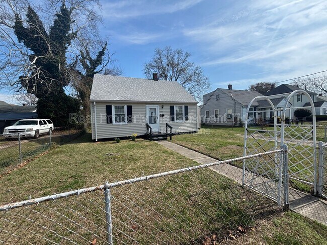 Building Photo - 1634 Rolfe Pl