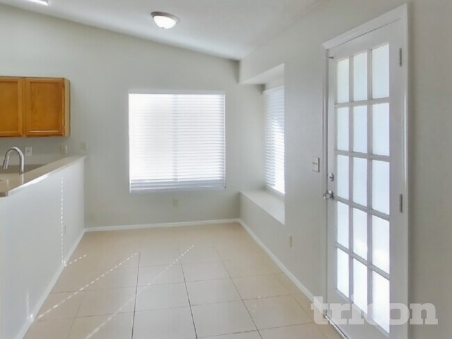 Foto del edificio - 6219 W North Ln