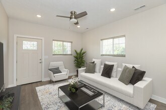 Building Photo - 225 N Hamilton Ave