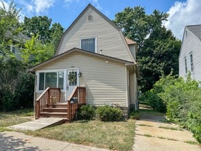 Building Photo - 135 Houseman Ave NE