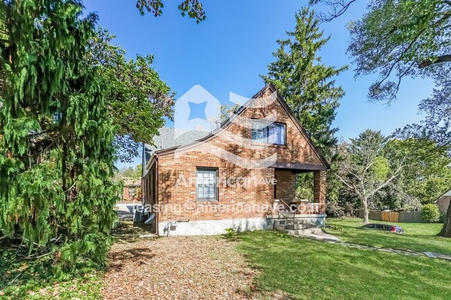 Building Photo - 297 E Melford Ave