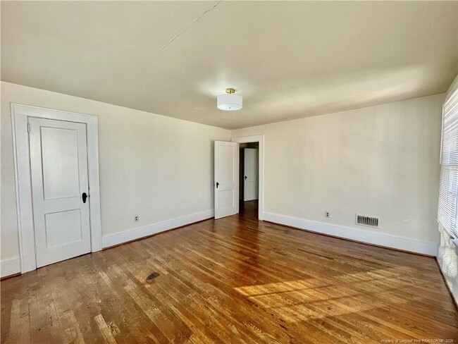 Building Photo - 117 Woodside Ave