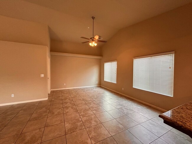 Building Photo - Beautiful home for rent in Tulare, CA!