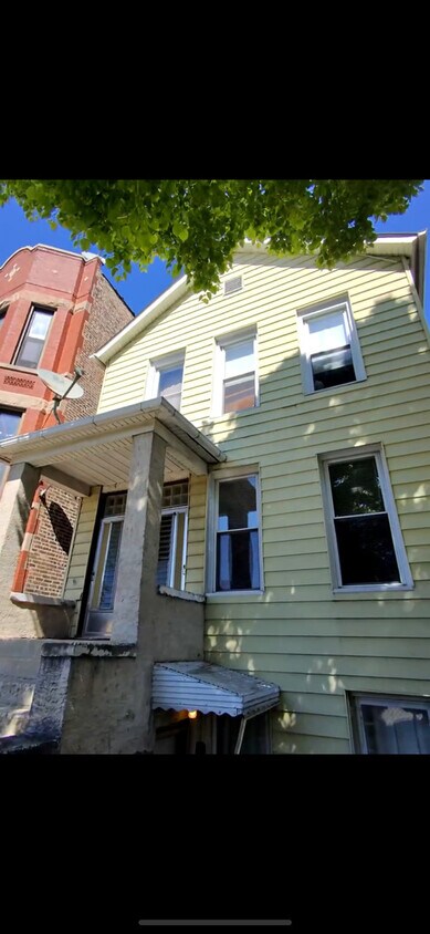 Foto principal - 2851 S Emerald Ave