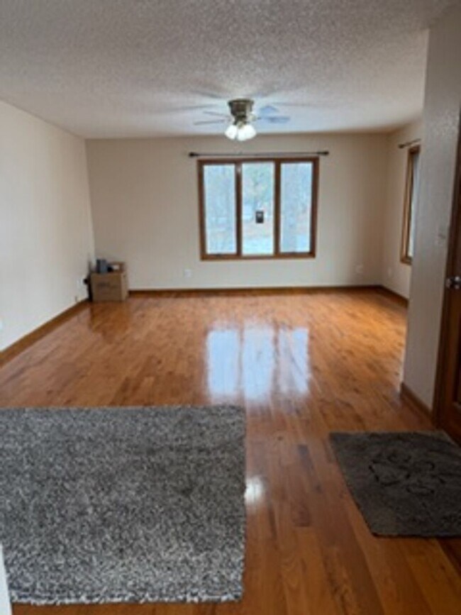 Building Photo - Beautiful county setting