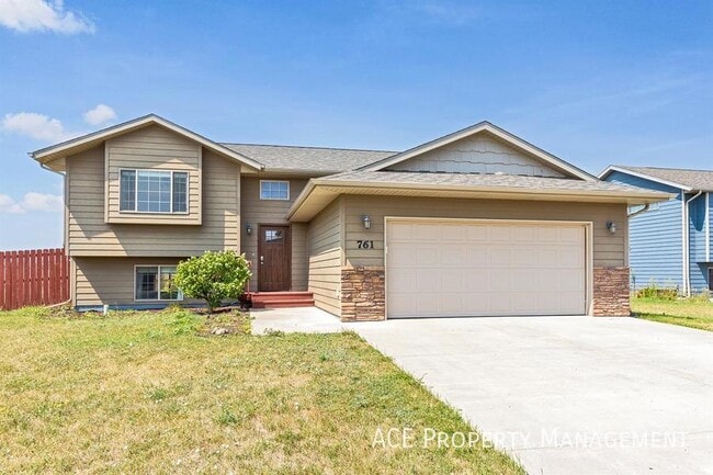 Building Photo - 761 Radial Ln