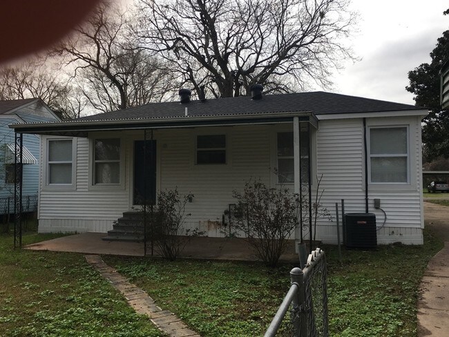 Building Photo - 910 Many St