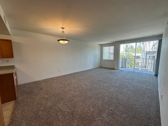 Building Photo - Available Low Income Unit - 2bed2bath condo in Canoga Park CA