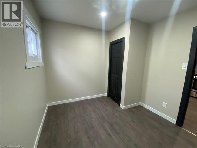 Building Photo - 26 Dacotah St